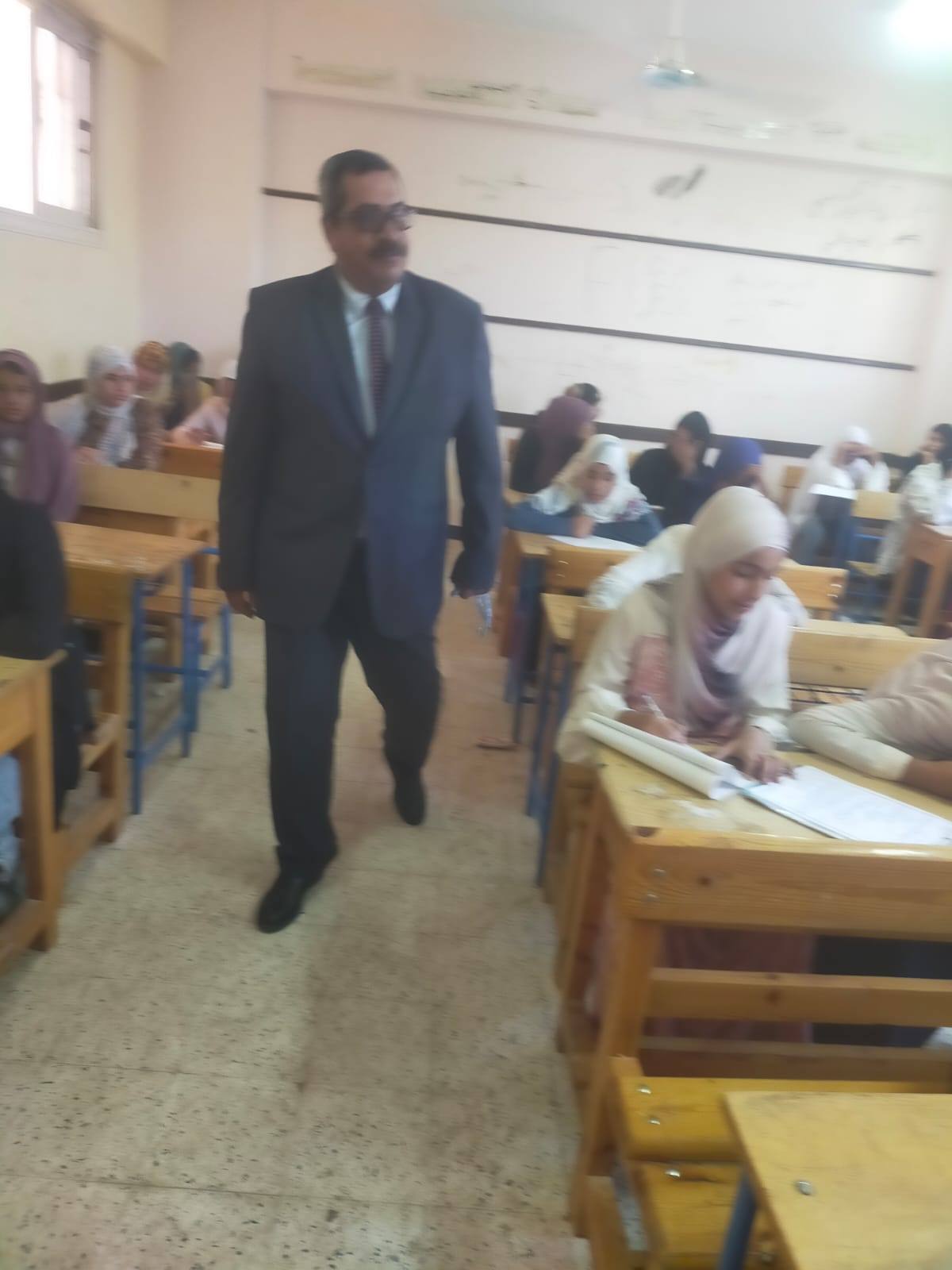 رئيس مدينة نويبع يتفقد لجان امتحانات الفصل الدراسي الثاني 