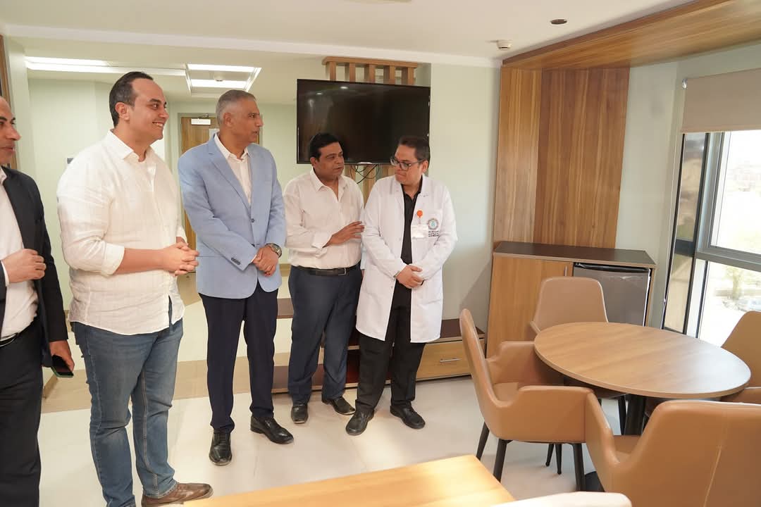 رئيس هيئة الرعاية الصحية ومحافظ أسوان يتفقدان أعمال التطوير ورفع الكفاءة بمستشفى أسوان للتأمين الصحي لتحويلها إلى مجمع طبي بطاقة استيعابية 400 سرير