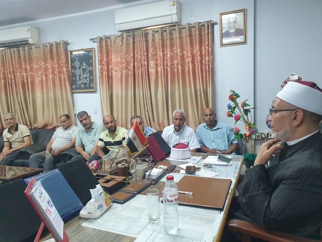 رئيس منطقة المنيا الأزهرية يبحث مع الشئون الوظيفية آليات تنظيم العمل الإداري بالديوان العام