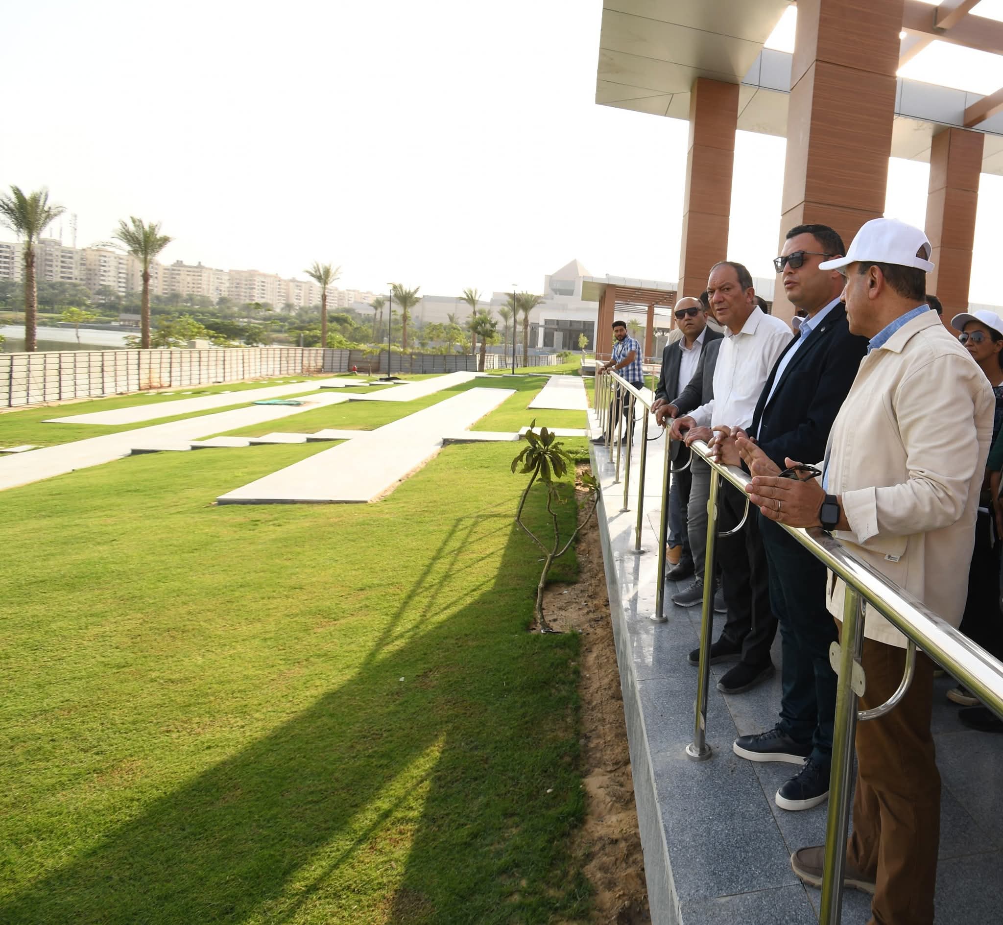 وزير الإسكان يختتم جولته اليوم بمتابعة سير العمل بمشروع حدائق 