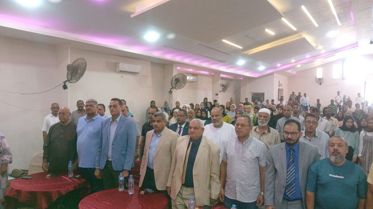 تكريم أوائل الثانوية العامة والفنية والإعدادية بإدارة القصير التعليمية