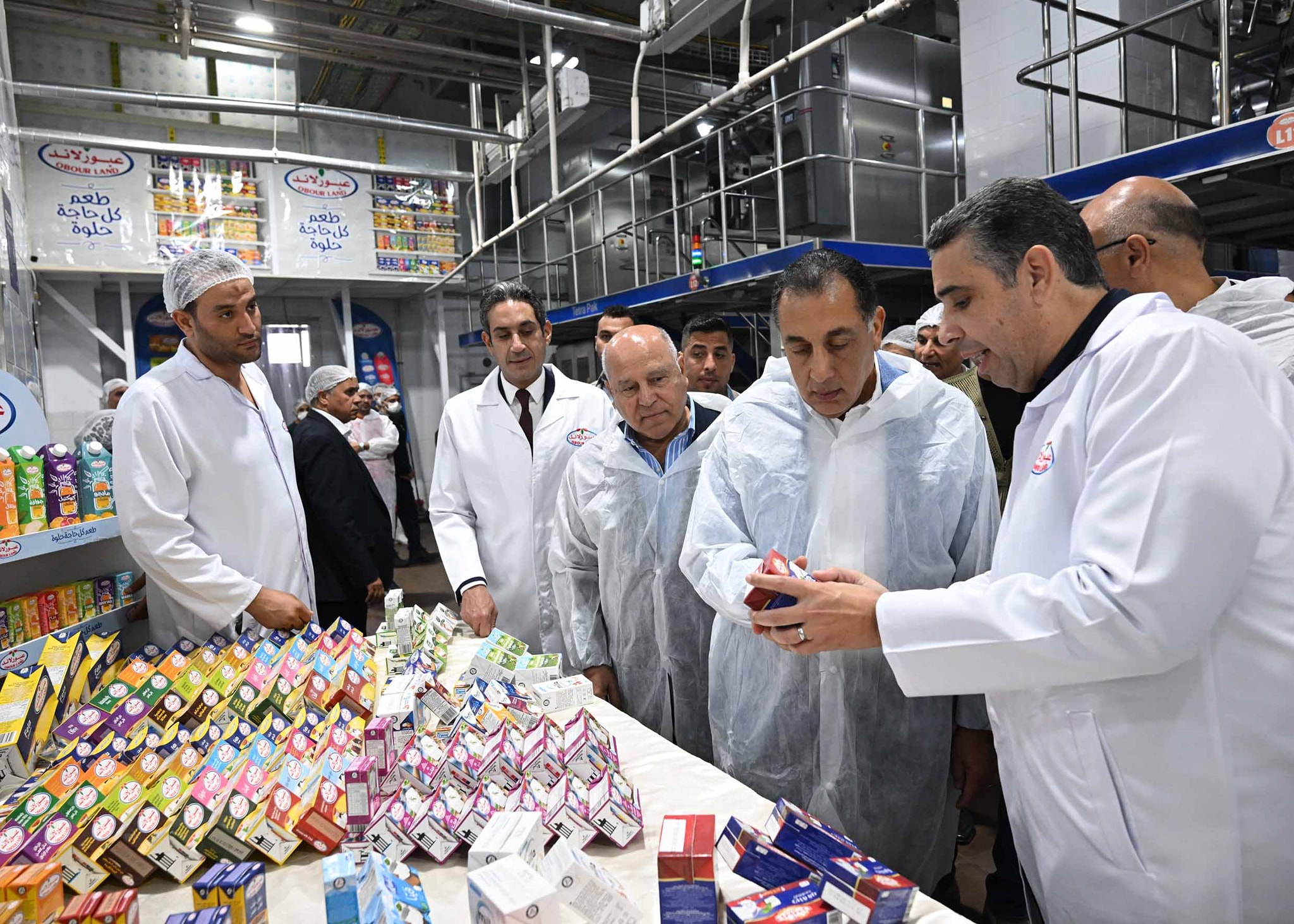 رئيس الوزراء يتفقد مصنع 