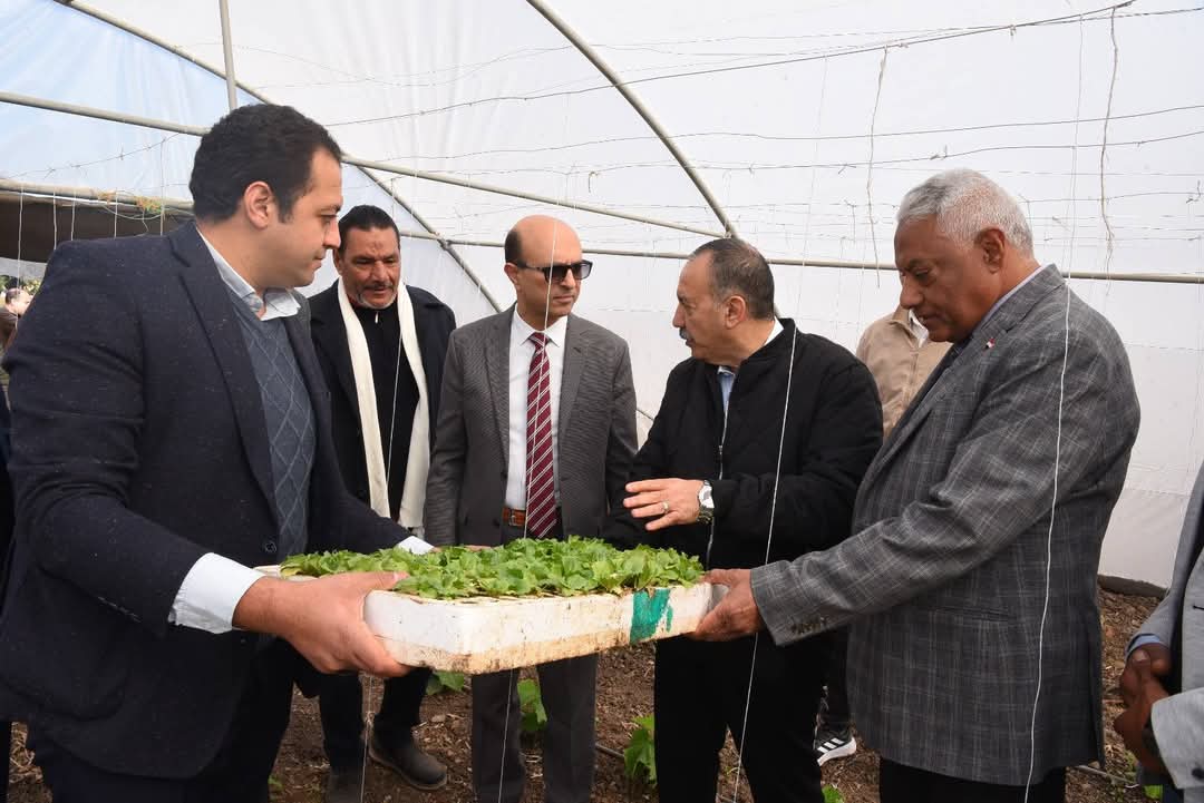 الدكتور المنشاوي واللواء الدكتور هشام أبو النصر يتفقدان المزارع والوحدات الإنتاجية المختلفة التابعة لكلية الزراعة بجامعة أسيوط 