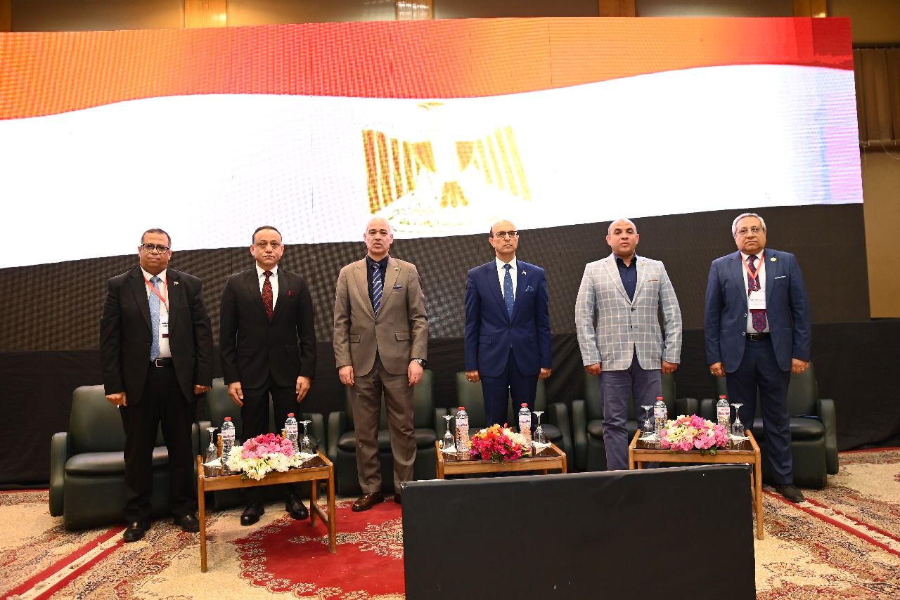 رئيس جامعة أسيوط يفتتح ملتقى التوظيف الهندسي الأول لدعم الشباب وتوفير فرص تدريب وتوظيف حقيقية