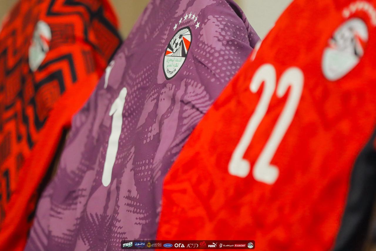 منتخب مصر يلبس الفانلة الحمراء في مواجهة جيبوتي