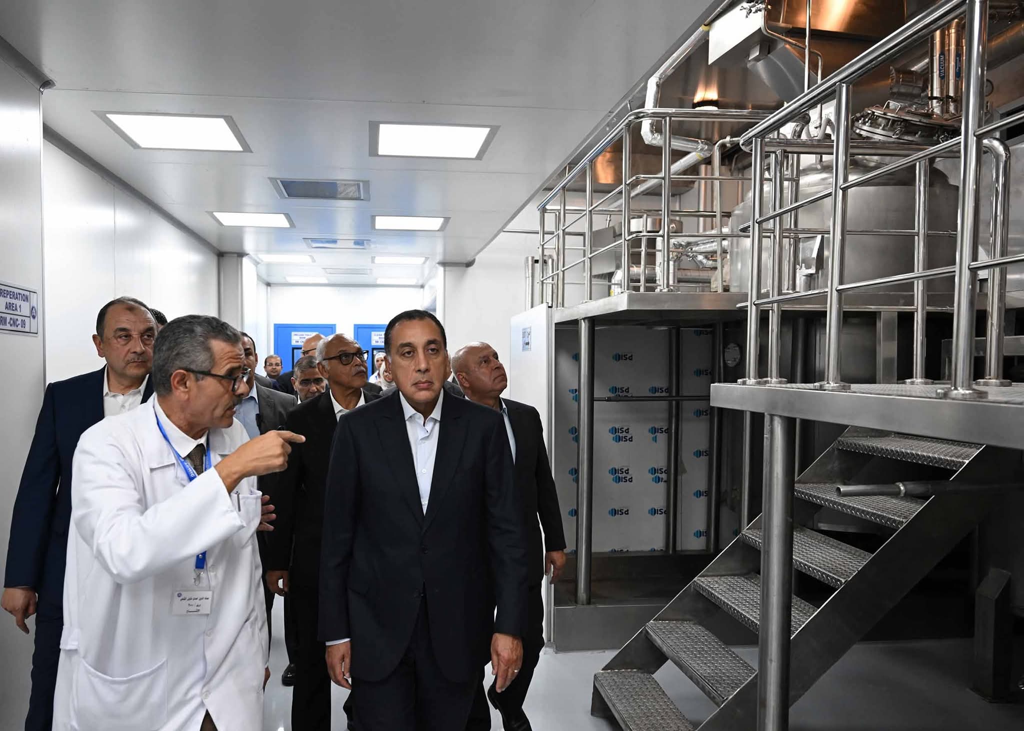 رئيس الوزراء يفتتح مصنع 