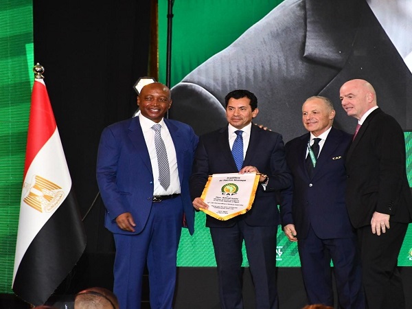 وزير الرياضة يُهنئ أبو ريدة بفوزه بعضوية المكتب التنفيذي للفيفا