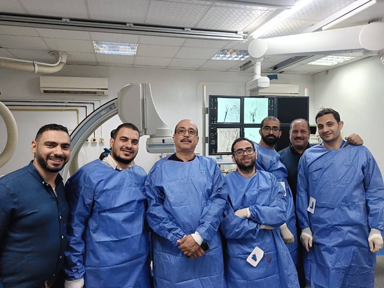فريق طبي بمسشفيات جامعة أسيوط ينجح في إنقاذ حياه مريض يعاني من ضيق حرج بالشريان السباتي