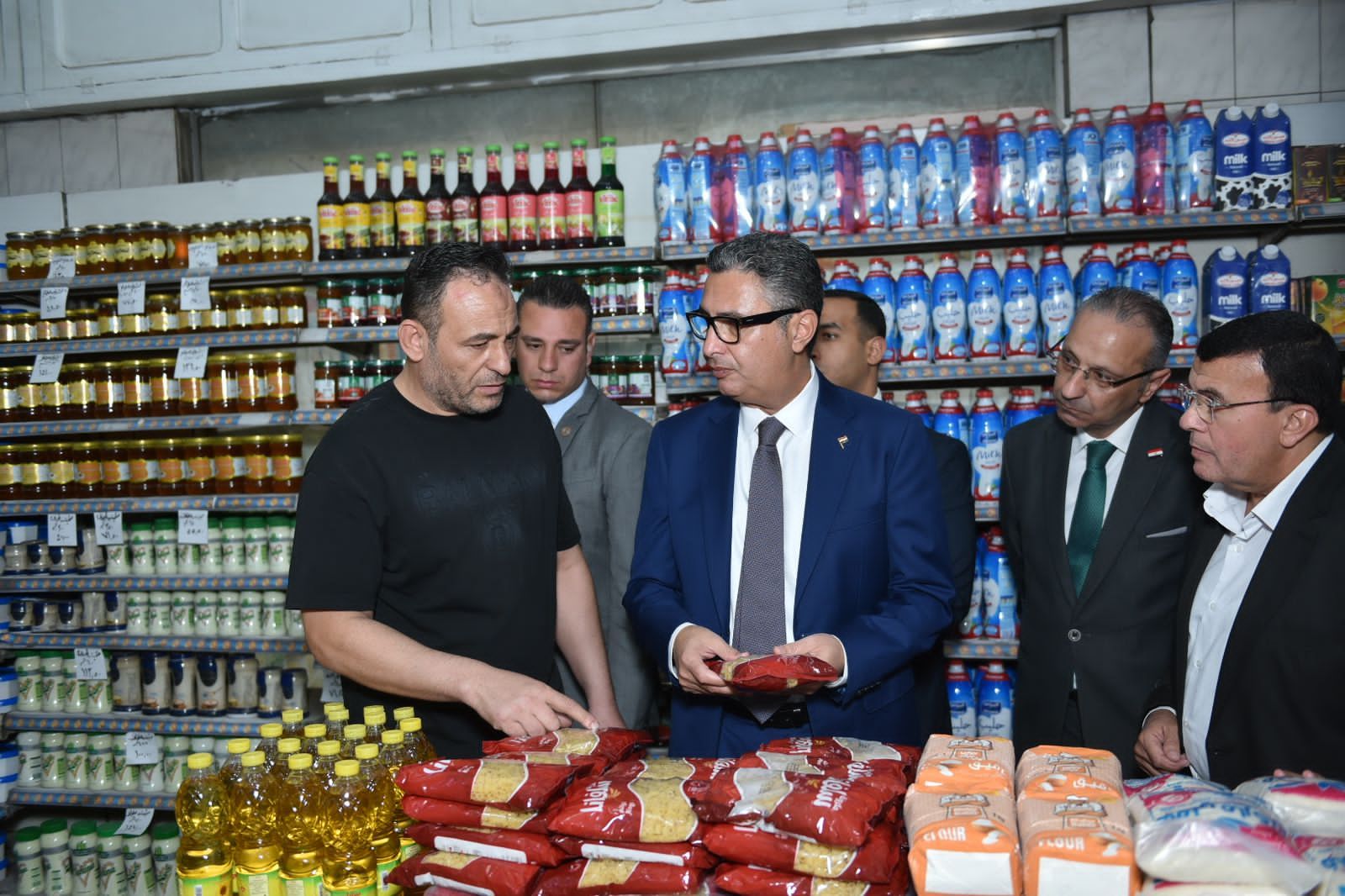 وزير التموين والتجارة الداخلية يتفقد عدداً من الأنشطة التموينية بالقاهرة لمتابعة توافر السلع وانتظام منظومة الدعم