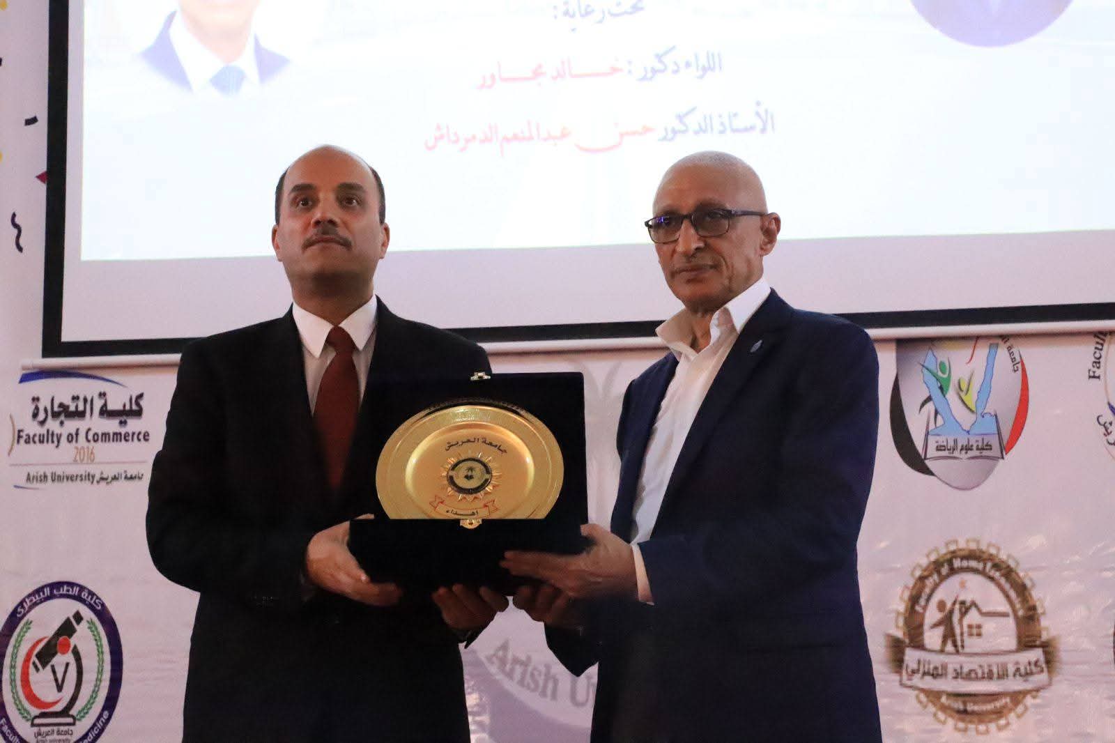 بحضور محافظ شمال سيناء جامعة العريش تحتفل بيوم العلم 
