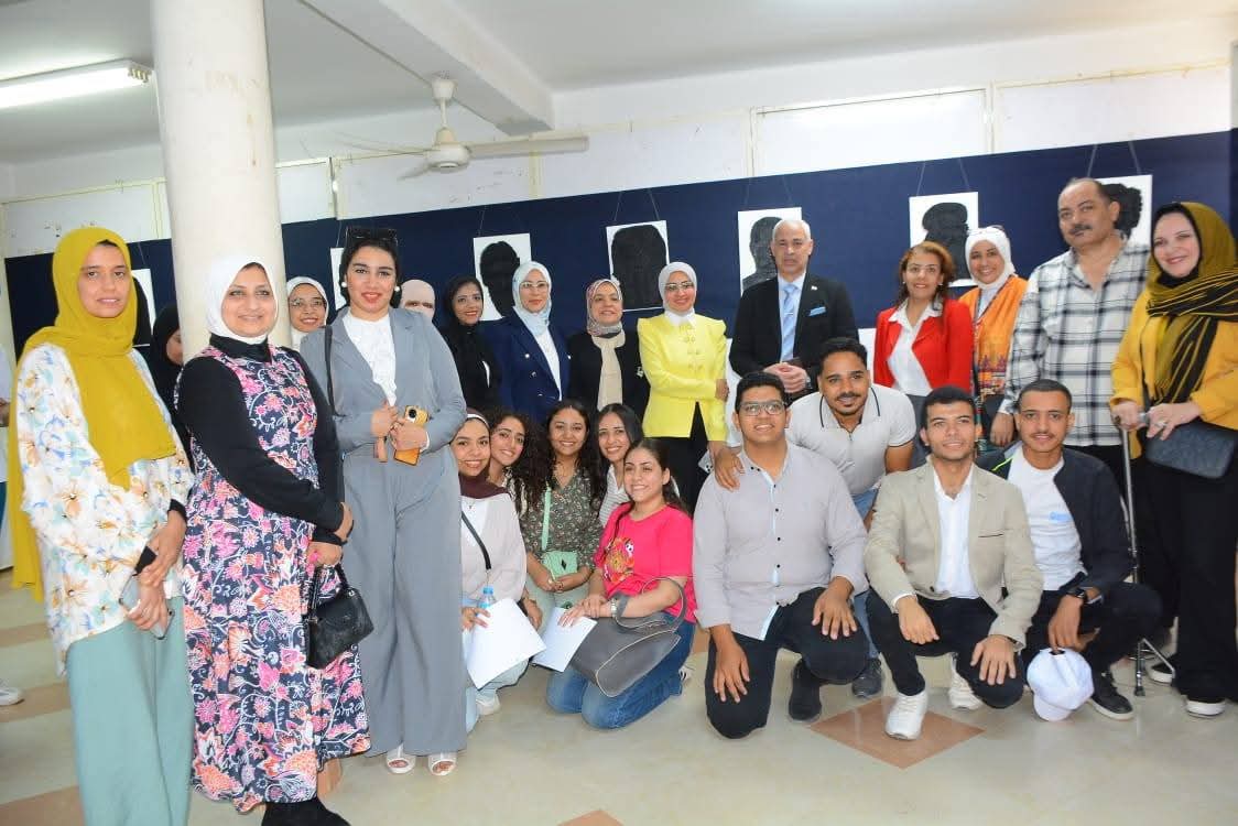 جامعة أسيوط تشهد تنظيم معرض فني بكلية التربية النوعية بعنوان 