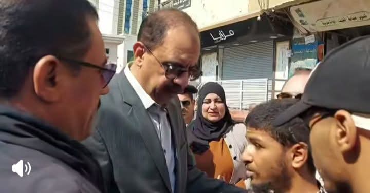 حوار إنساني مؤثر  من مواطن كفيف ومحافظ سوهاج 