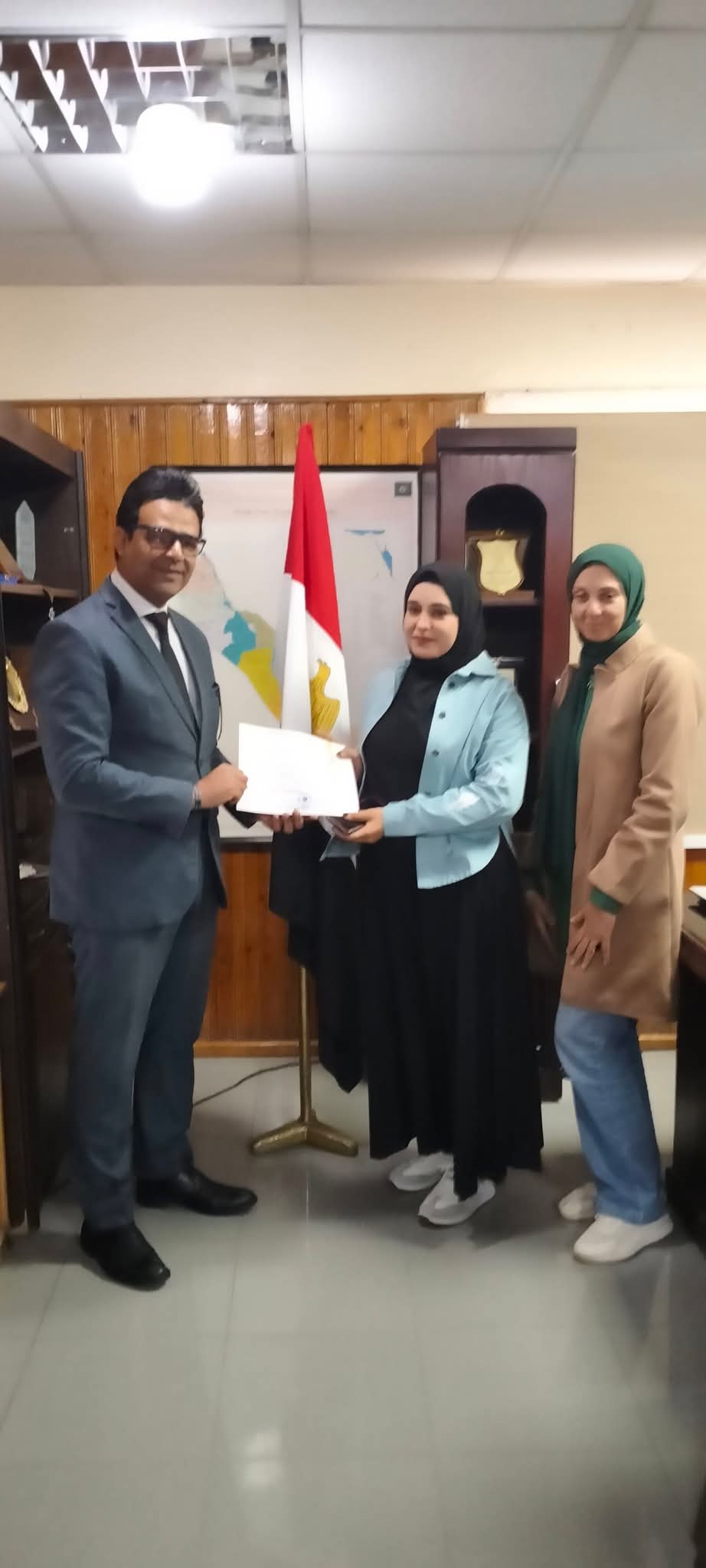 وكيل وزارة الصحة بسوهاج يكرم فريق الترصد بإدارة البلينا لتميزهم وتفانيهم في العمل