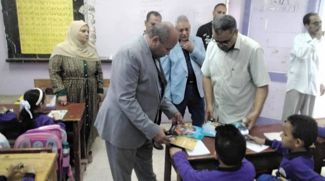 بخيت يتابع انتظام العملية التعليمية في أول أيام العام الدراسي الجديد 2025/2026