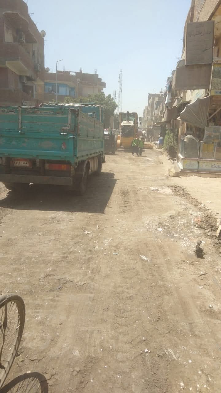 تجريد الطريق الرئيسي ورفع الاشعالات بقرية المنوات بمحافظة الجيزة