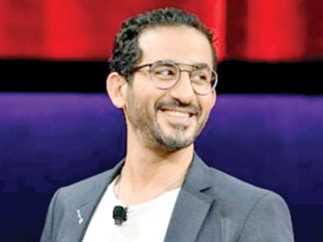 أحمد حلمي عن طريقته في انتقاد أعمال منى زكي: أنقد بطبطة