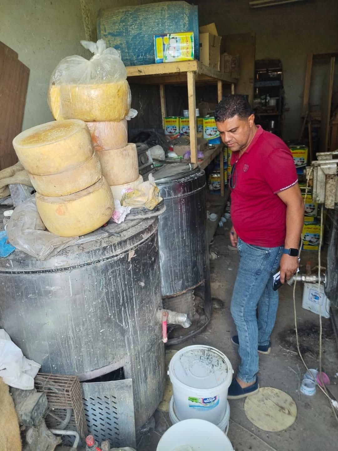 ضبط 2380 كجم مش وجبن منتهية الصلاحية بإحدى معامل إنتاج الجبن بمدينة دمياط 