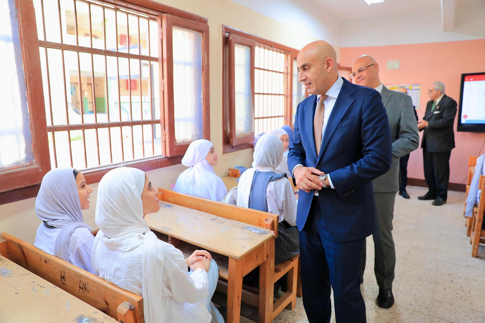 وزير التربية والتعليم ومحافظ القليوبية يتابعان سير العملية التعليمية فى عدد من مدارس محافظة القليوبية 
