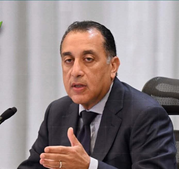 رئيس الوزراء: كل سنة بنرفع الأجور والحد الأدني لكن المواطن لسه محتاج خطوات أكبر.. والاتجاه هو زيادة مستمرة فى دخول الأفراد