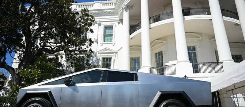 تيسلا تعتزم تأمين شرائح الديكور باستخدام البراغى