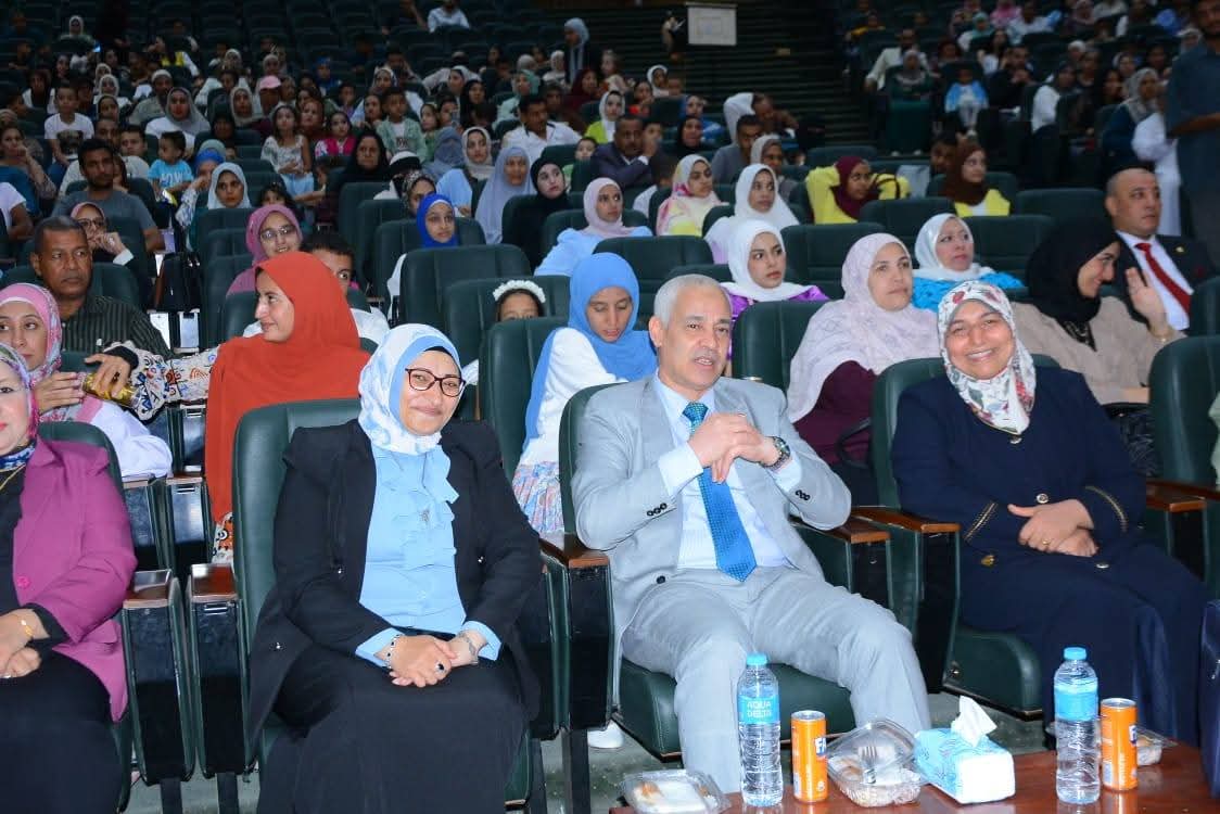 جامعة أسيوط تشهد حفل تخرج الدفعة السادسة من طالبات كلية الطفولة المبكرة