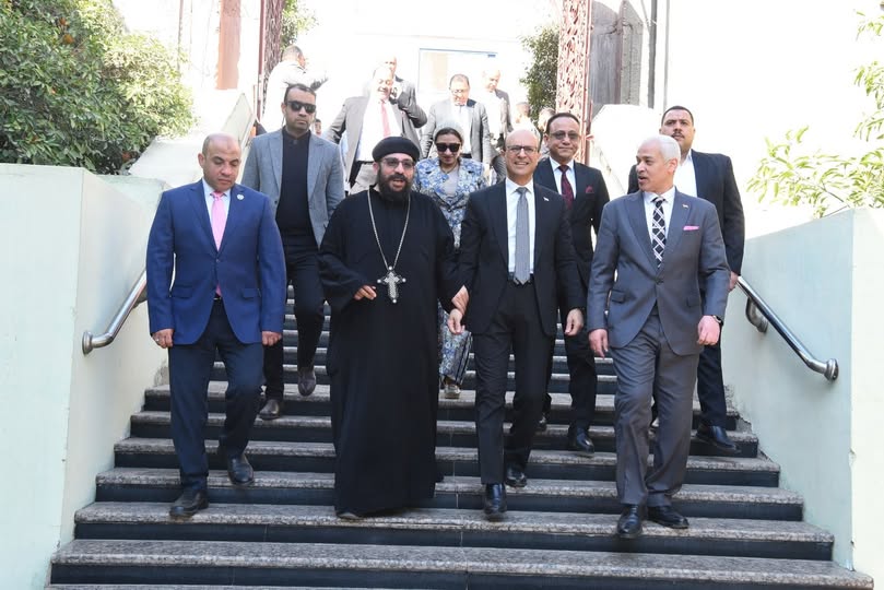 المنشاوي خلال زيارته للتهنئة بعيد الميلاد المجيد: القيادة الحكيمة للرئيس عبدالفتاح السيسي؛ تجعلنا نشعر بأمان واطمئنان رغم ما يحيط بالمنطقة من مخاطر