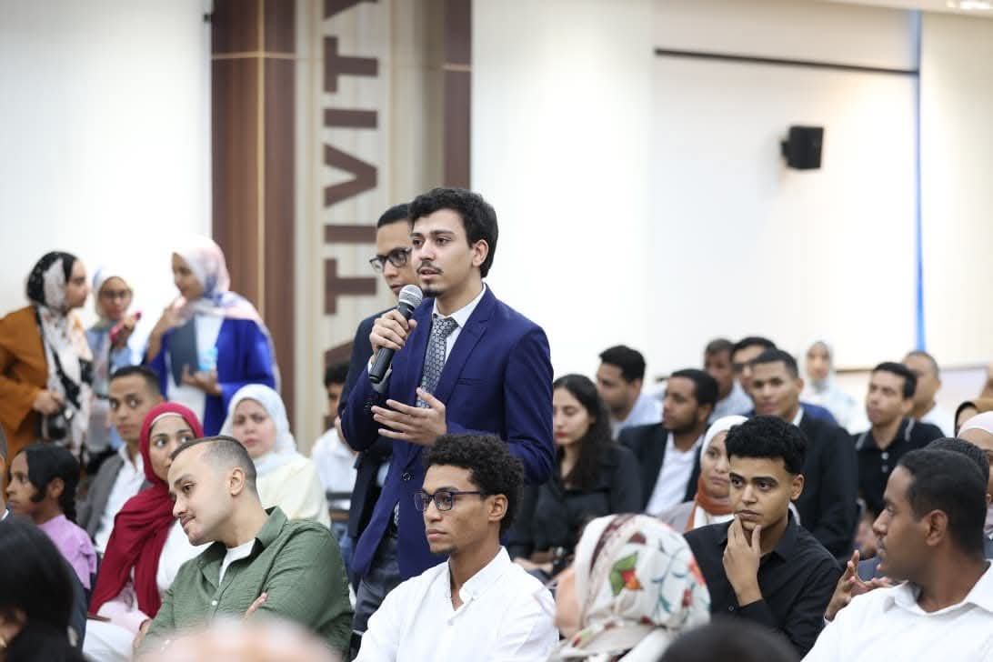 وزير الاتصالات وتكنولوجيا المعلومات يلتقى مجموعة من المتدربين والمهنيين المستقلين وخريجى 