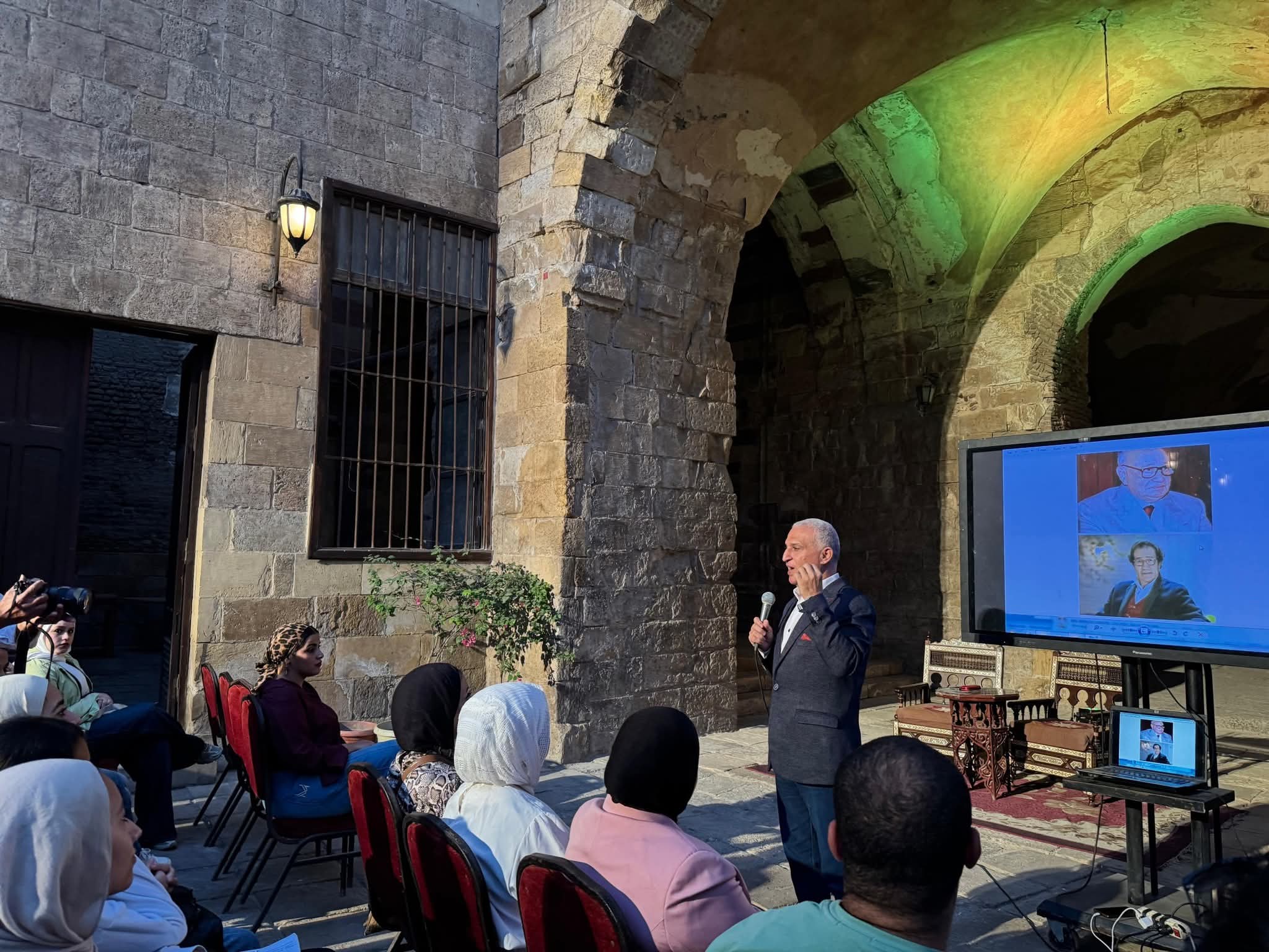 مؤسسة زاهي حواس للآثار والتراث تنظم محاضرة بعنوان “توثيق وتسجيل الآثار المصرية” بقصر الأمير طاز  