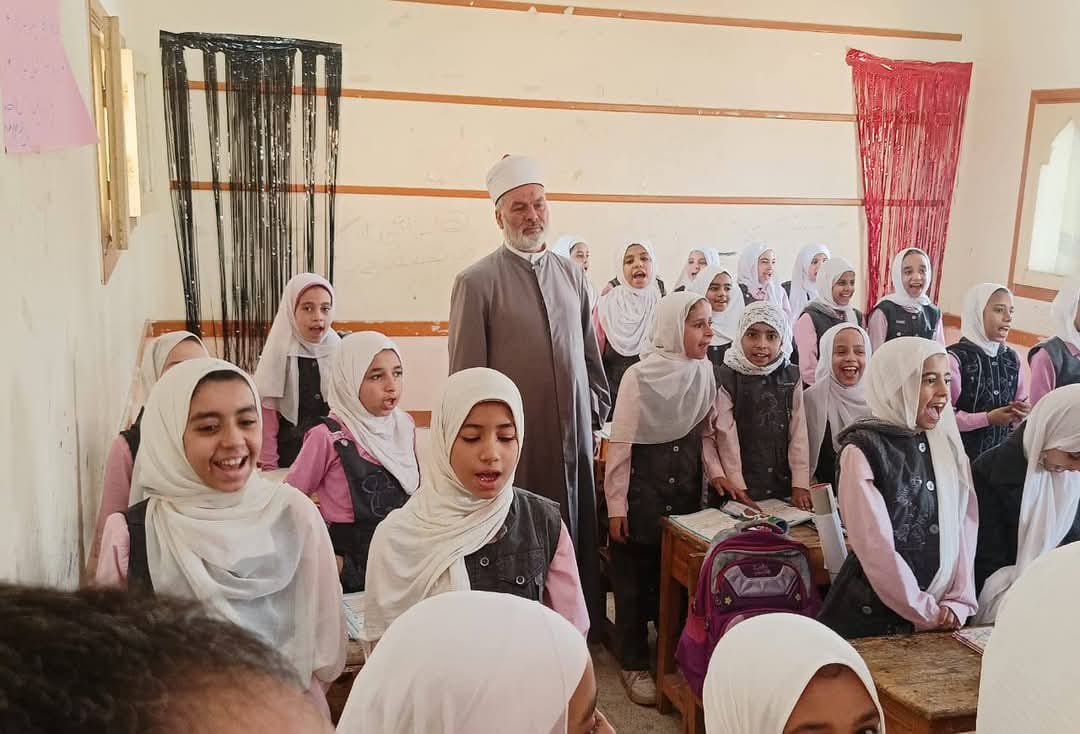 رئيس المنطقة يتابع العملية التعليمية بمعاهد سوهاج الأزهرية