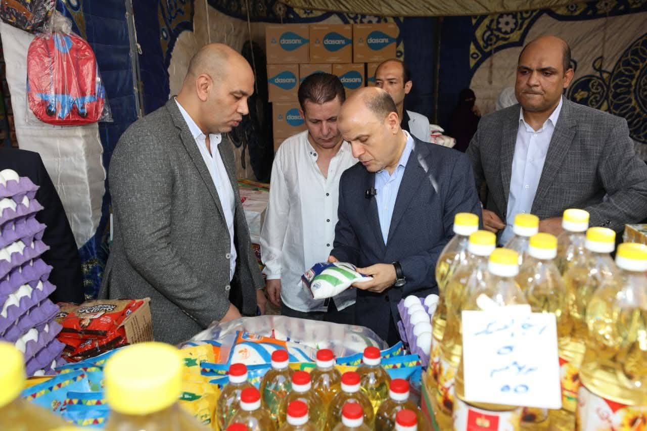 محافظ كفرالشيخ: حملات تموينية مكثفة تضبط أكثر من 4 آلاف عبوة سلع منتهية الصلاحية ومجهولة المصدر 