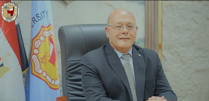 رئيس جامعة سوهاج يعلن تعيين 24 من المعيدين الجدد  بكليات الطب البشري والبيطري والهندسة والحاسبات