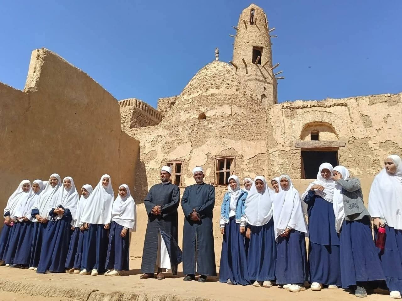 أوقاف الوادي الجديد تنظّم زيارة ميدانية للمناطق الأثرية بالقصر    