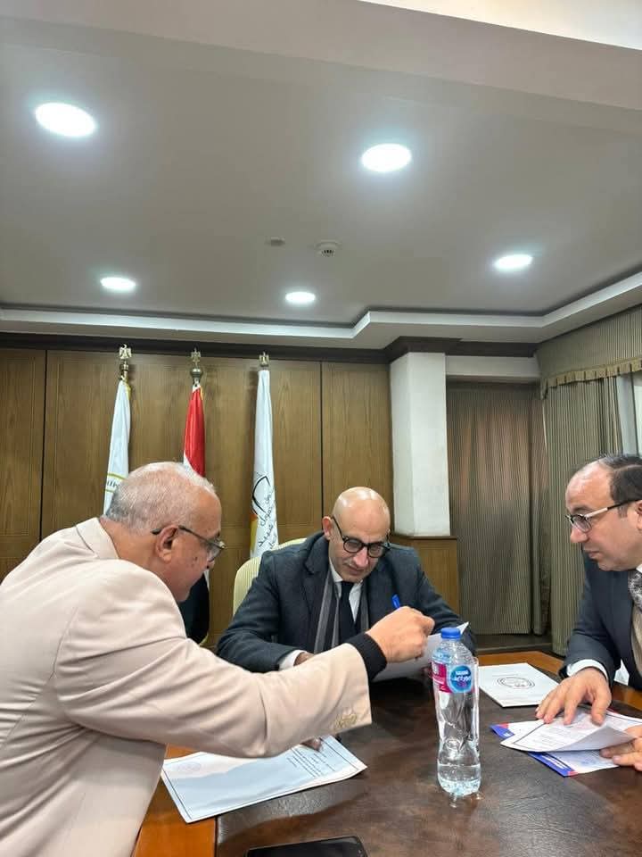 النائب حسن خليل يلتقى بوزير التربية والتعليم لطرح متطلبات مركز إدفو   