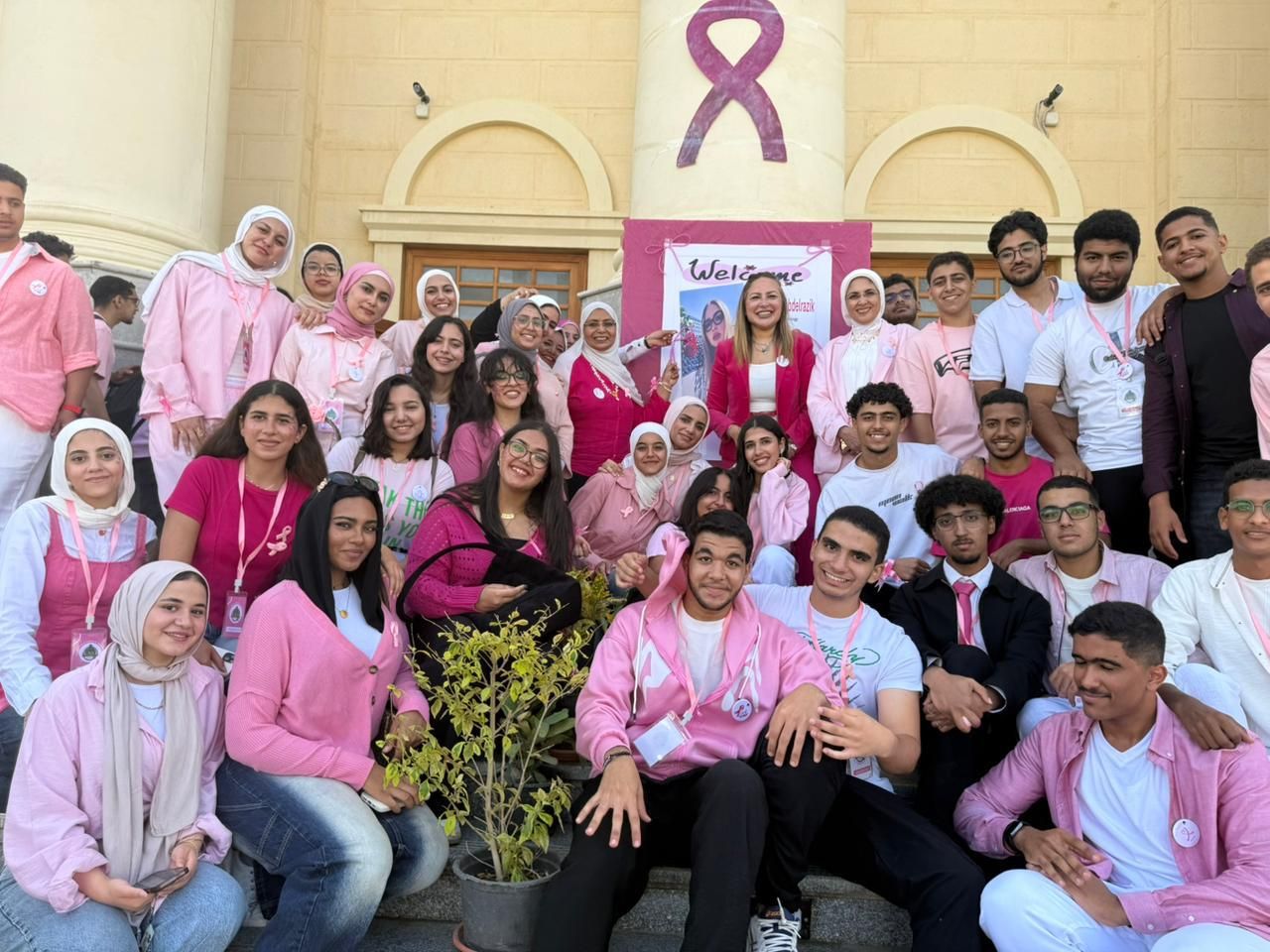 طب وجراحة جامعةالقاهرة الأهلية تحتفى باكتوبر الوردى بندوة توعويةحول سرطان الثدي وضرورة الفحص المبكر لاكتشافه 