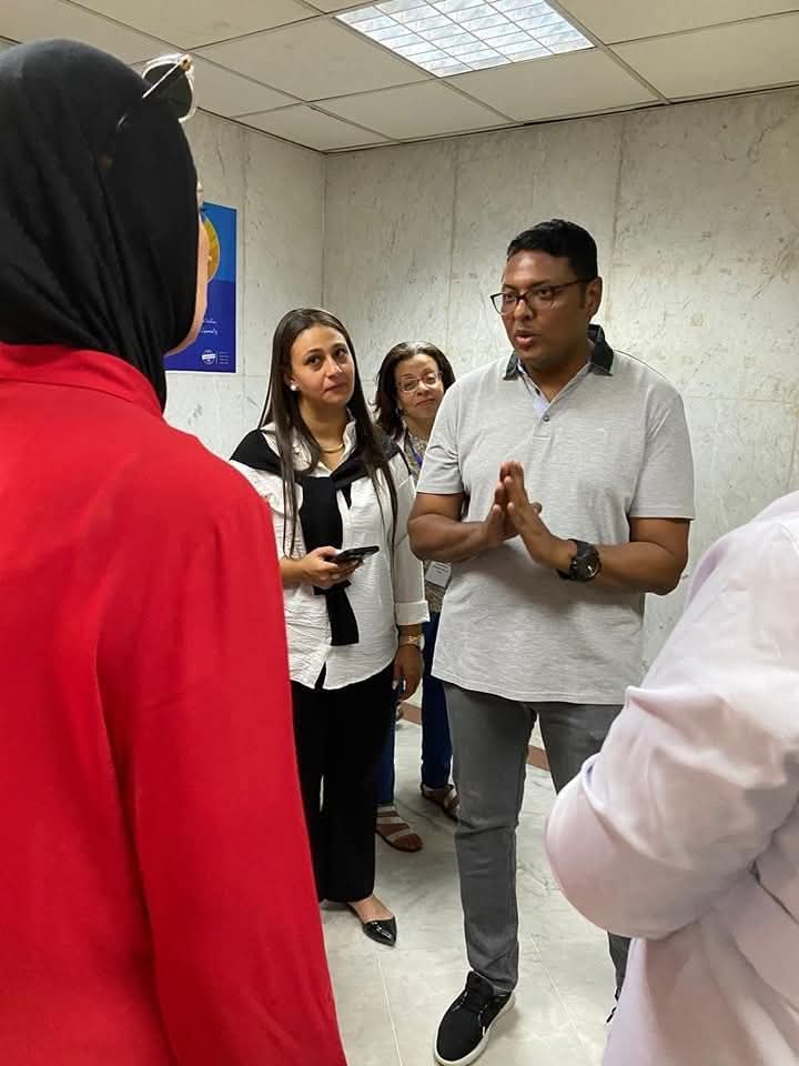 وكيل وزارة الصحة بالبحر الأحمر يتفقد الخدمات الطبية بمستشفى الغردقة العام