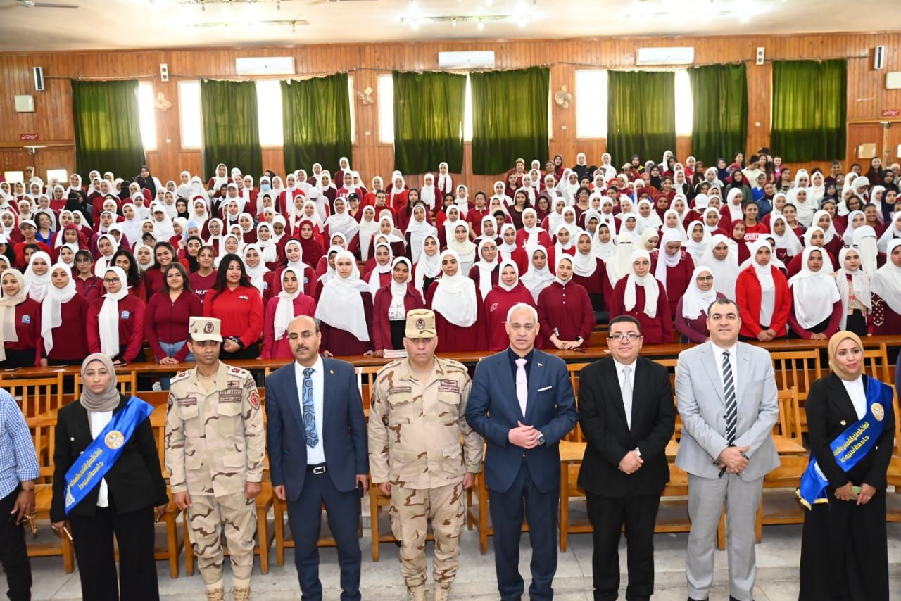 جامعة أسيوط تشهد افتتاح أولى دورات التربية الوطنية للإناث بالتعاون مع قوات الدفاع الشعبي والعسكري