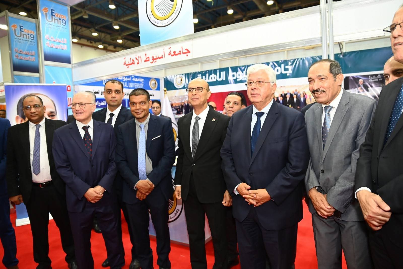  وزير التعليم العالي والدكتور المنشاوي يفتتحان أجنحة جامعة أسيوط الحكومية والأهلية والتكنولوجية الدولية في معرض «أخبار اليوم» للتعليم العالي