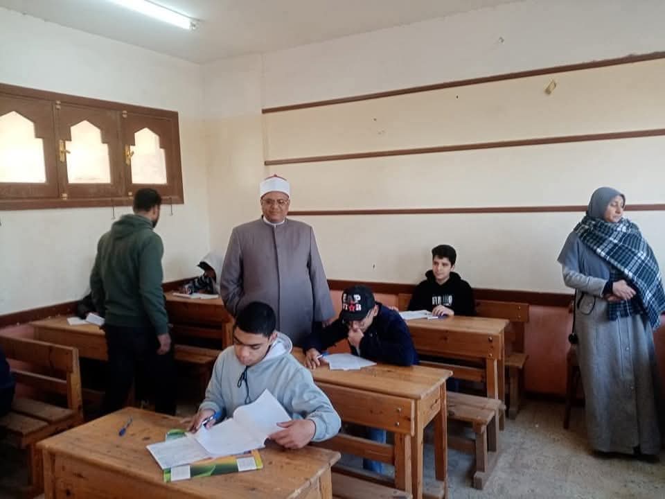 استمرار المتابعات المكثفة لامتحانات الفصل الدراسي الأول بمنطقة بني سويف الأزهرية 