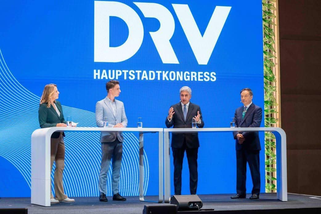 وزير السياحة والآثار يشارك بالإجتماع السنوي للإتحاد بحضور وزراء وكبار مسئولي الحكومة الألمانية