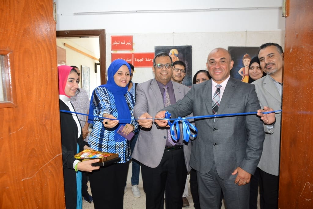كلية الفنون الجميلة بأسيوط تنظم معرض