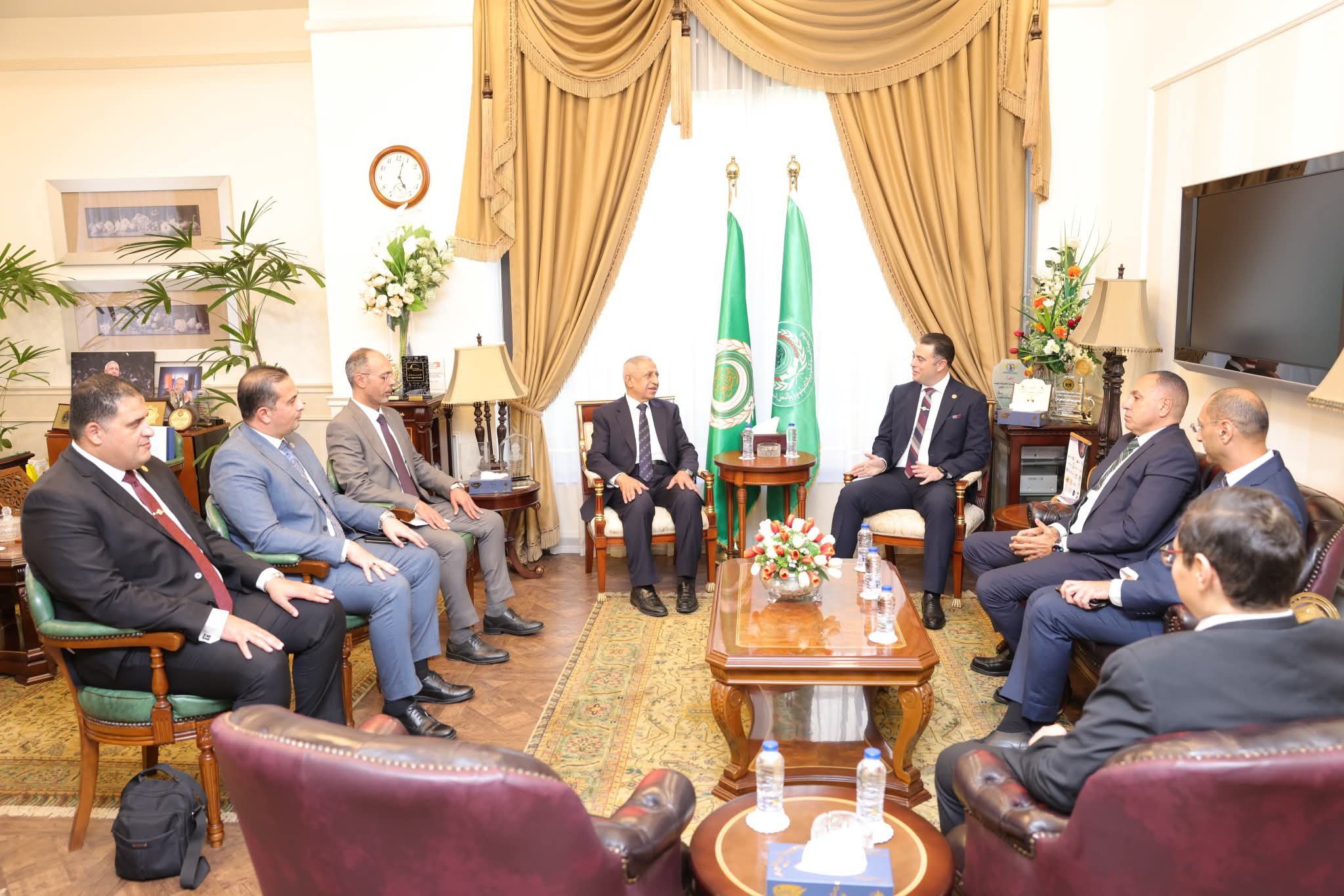 رئيس الأكاديمية يستقبل وفداً من هيئة المحطات النووية لبحث التعاون  