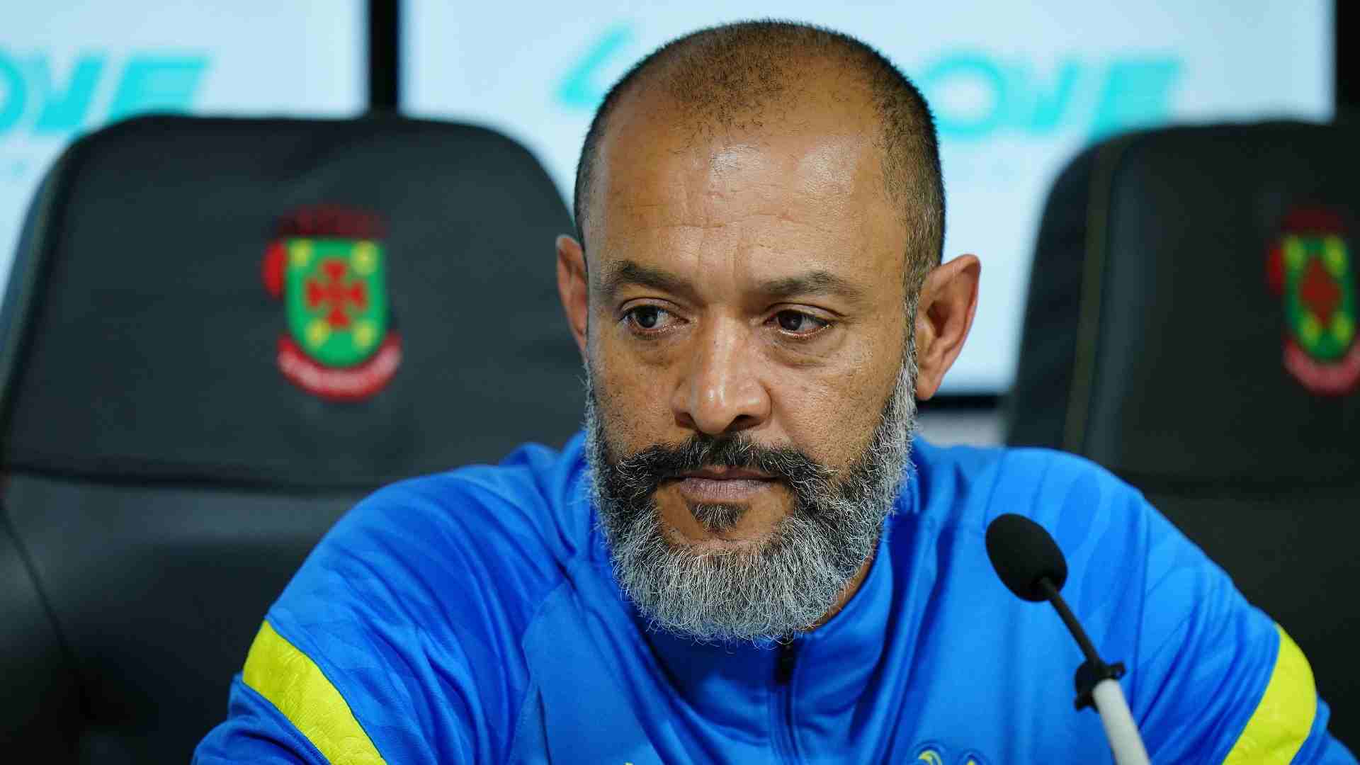 وست هام يثير جدلا عنصريا بعد تغريدة عن سانتو!