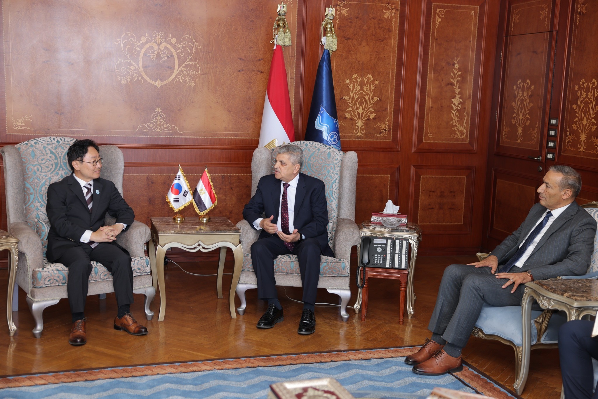 الفريق أسامة ربيع يلتقي المبعوث الخاص لرئيس جمهورية كوريا الجنوبية لبحث سبل التعاون المشترك