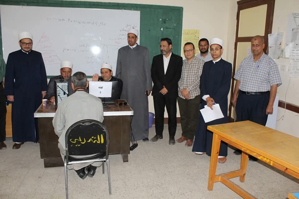 رئيس الإدارة المركزية يتفقد اختبارات محفظي القرآن الكريم برواق الأزهر بأسيوط