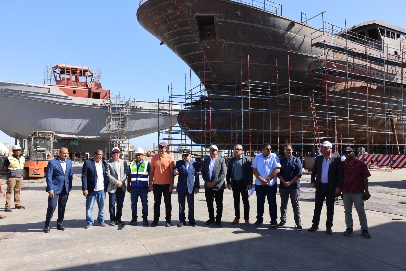 الفريق أسامة ربيع يشهد تدشين القاطرتين 