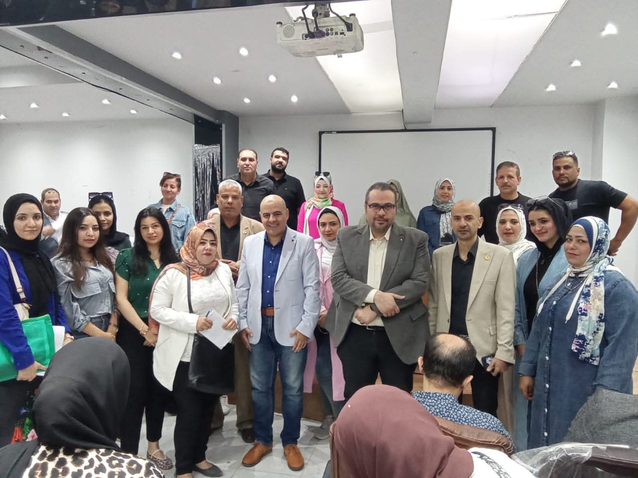 الدكتور البيلى يترأس اجتماع فرق الإعلام والعلاقات العامة ويهنئهم بالتميز  