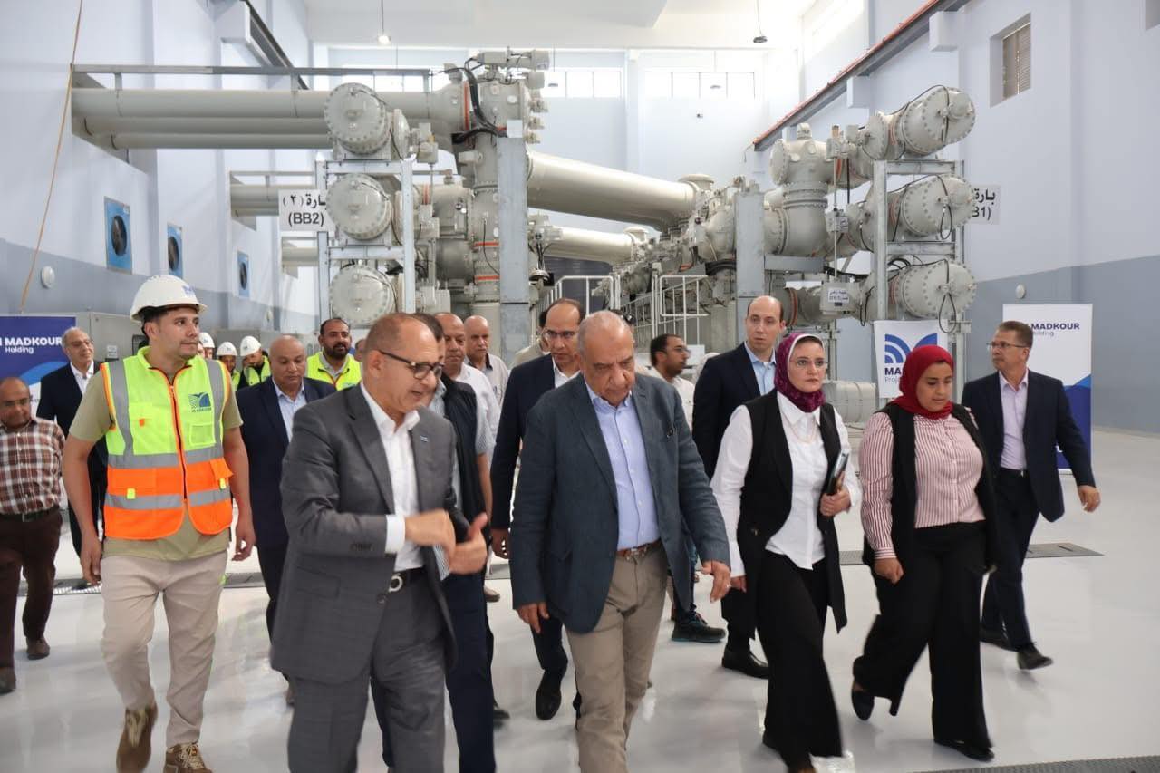 وزير الكهرباء يتفقد محطة محولات عيون موسى ويشهد إطلاق التيار الكهربائي لمشروعات التنمية بسيناء