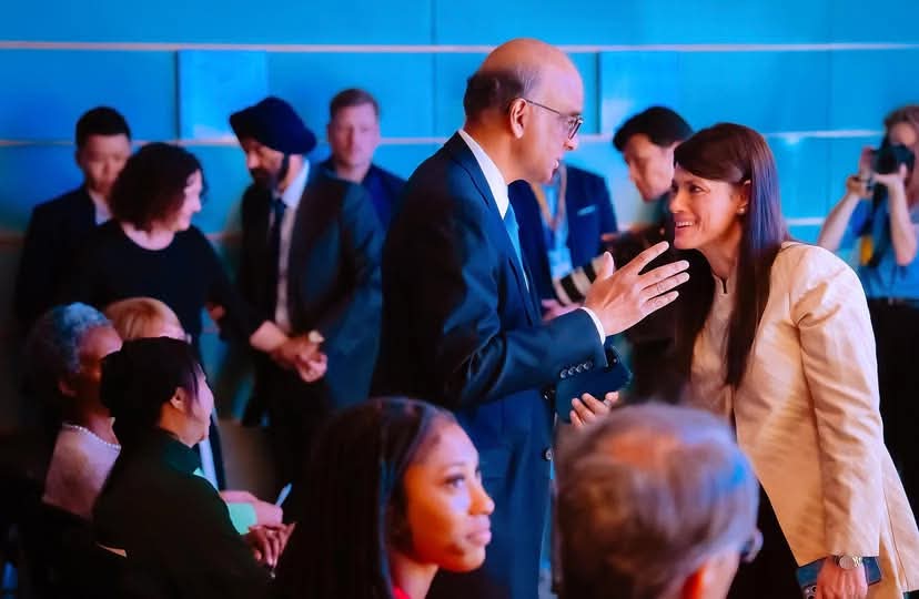 وزيرة التخطيط والتنمية الاقتصادية والتعاون الدولي رئيس دولة سنغافورة 