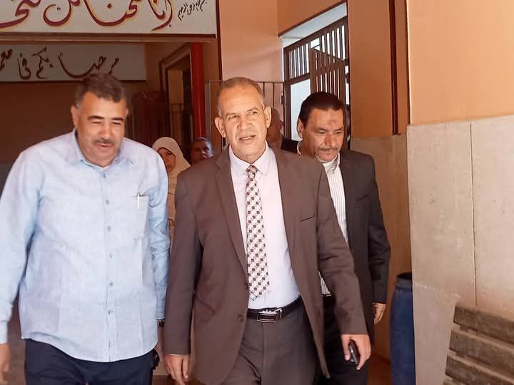وكيل تعليم أسيوط  يتفقد مدارس العقال البحري ومزرعة مدرسة البداري الثانوية الزراعية
