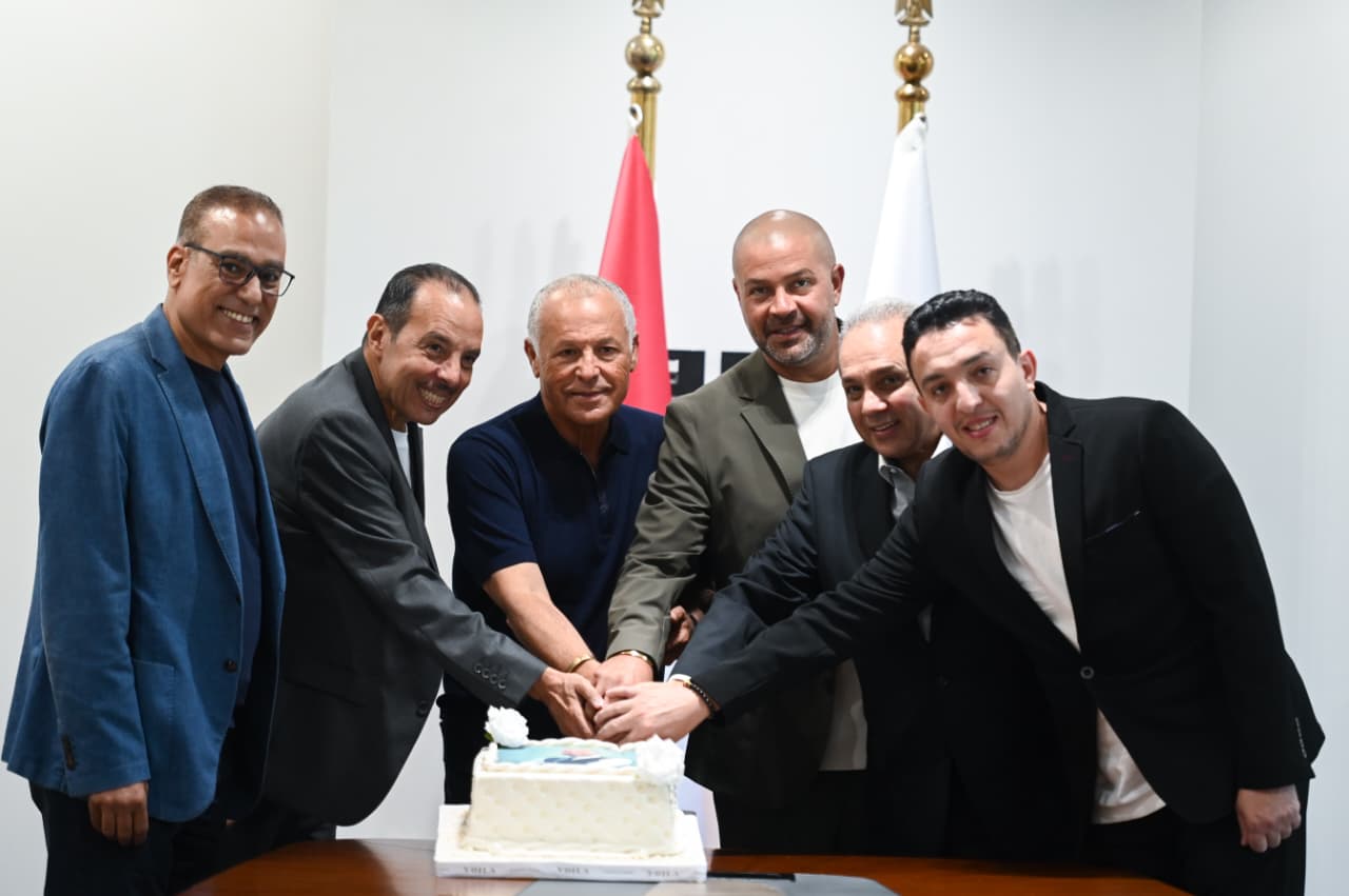 اتحاد الكرة يحتفل بفوز دياب في مجلس الشيوخ 